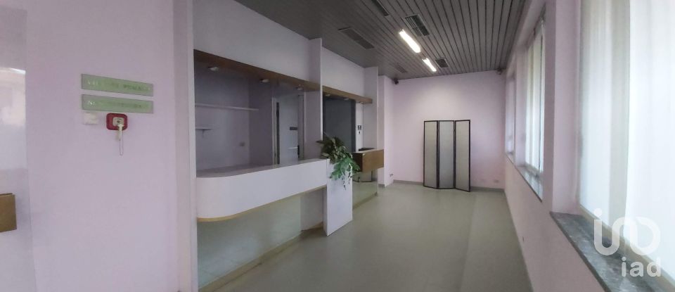 Negozio / locale commerciale di 287 m² in Rovellasca (22069)