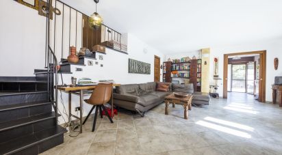 Apartment 7 rooms of 150 m² in Genova (16166)