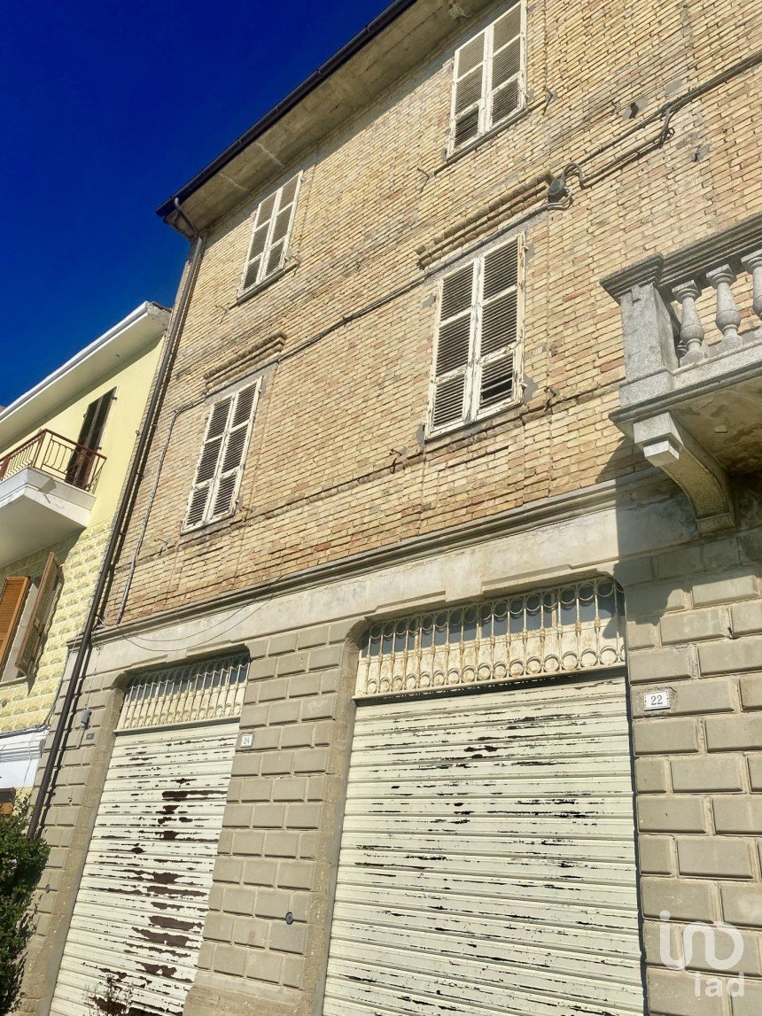 Costruzione di 350 m² in Acquaviva Picena (63075)