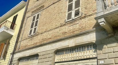 Costruzione di 350 m² in Acquaviva Picena (63075)