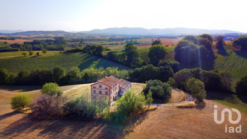 Casa indipendente 7 locali di 288 m² in Treia (62010)