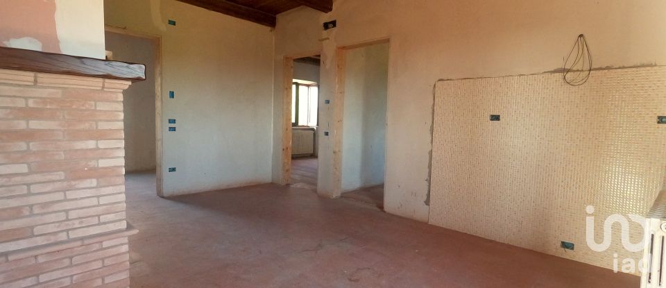Town house 7 rooms of 288 m² in Treia (62010)