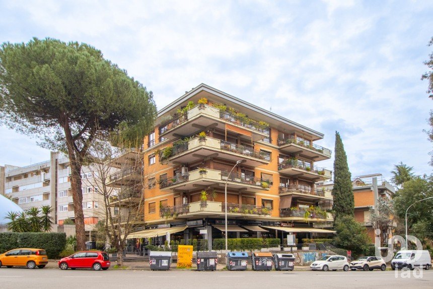Apartment 9 rooms of 185 m² in Roma (00138)