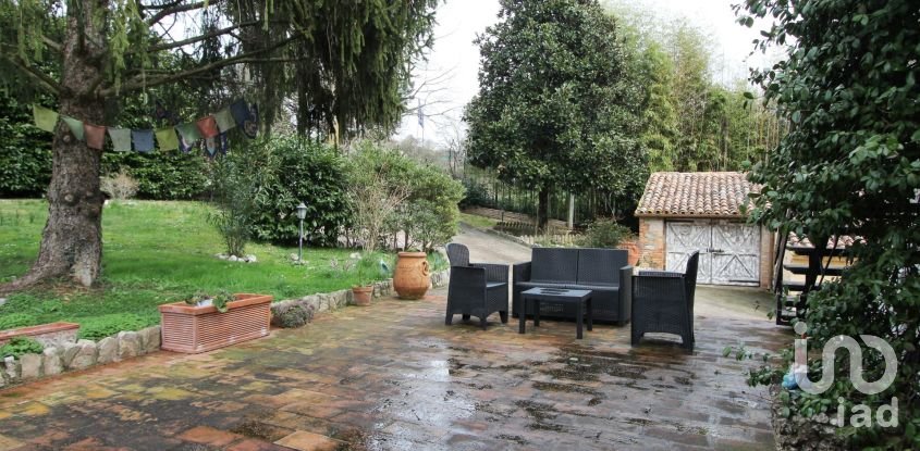 Town house 15 rooms of 280 m² in Todi (06059)