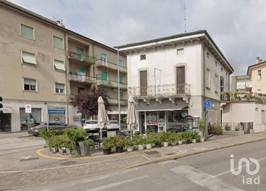 Negozio / locale commerciale di 69 m² in Verona (37135)