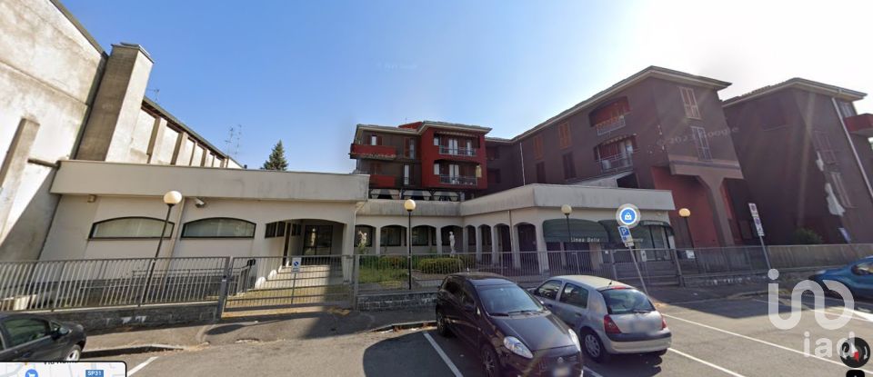 Shop / premises commercial of 340 m² in Rovellasca (22069)