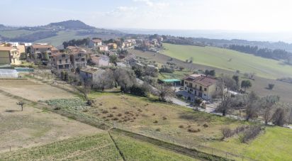 Terreno di 990 m² in Osimo (60027)