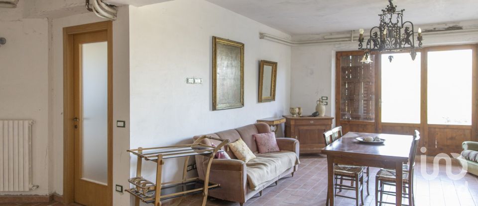 Villa 10 locali di 280 m² in Ancona (60126)