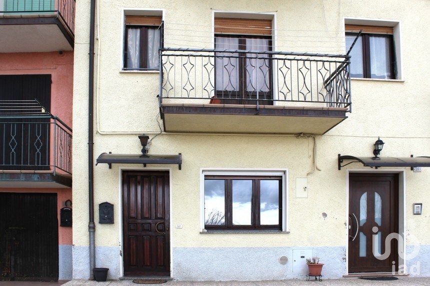 Building 6 rooms of 118 m² in Montecopiolo (61014)
