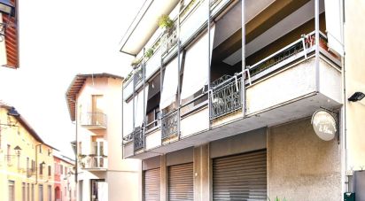 Negozio / locale commerciale di 252 m² in Lazzate (20824)