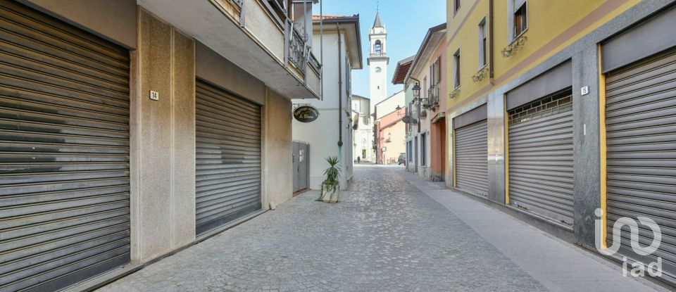 Shop / premises commercial of 252 m² in Lazzate (20824)