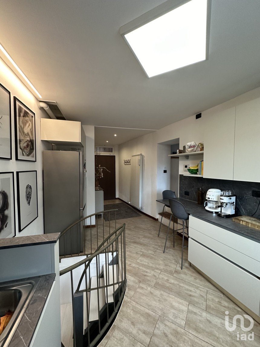 Duplex 3 rooms of 119 m² in Castelmarte (22030)