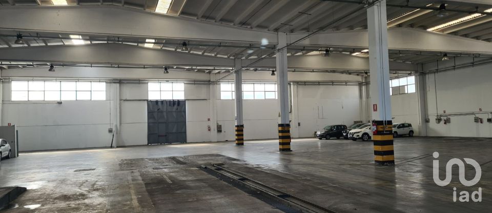 Warehouse of 2,150 m² in Modugno (70026)