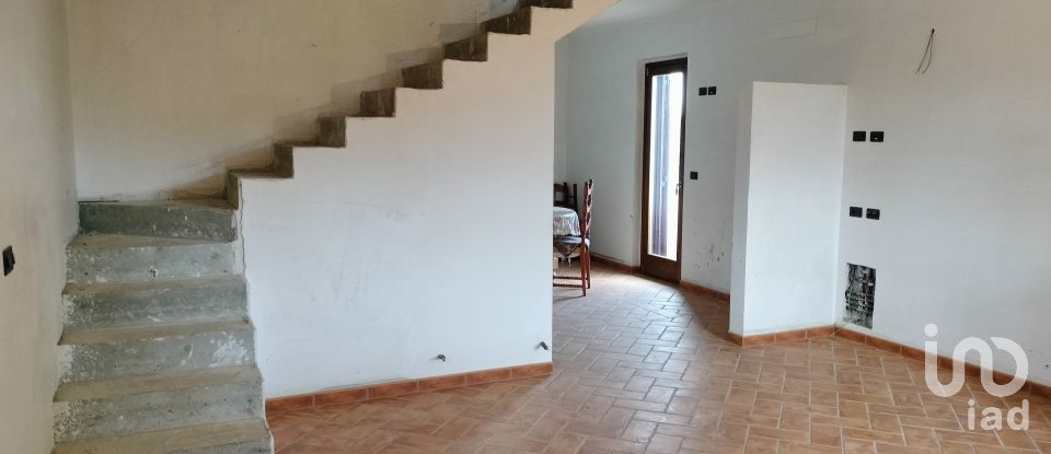 Villa 7 locali di 180 m² in Collecorvino (65010)
