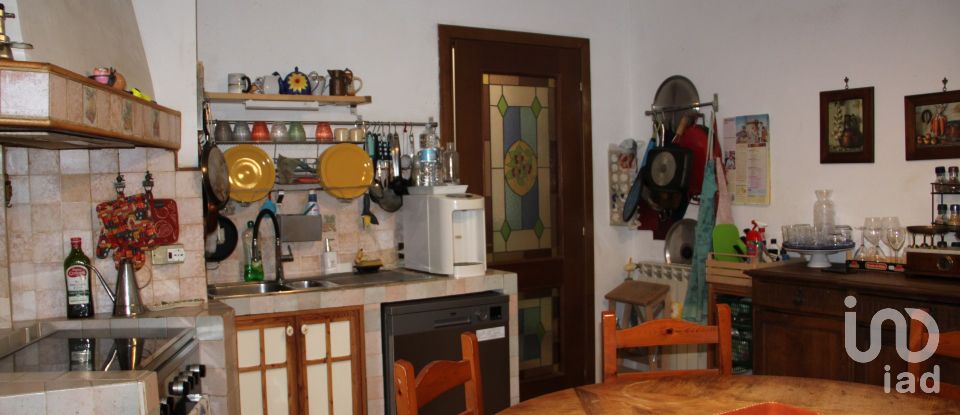 Traditional house 5 rooms of 144 m² in Roma (00128)