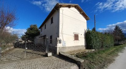 Casa indipendente 8 locali di 192 m² in Trasacco (67059)