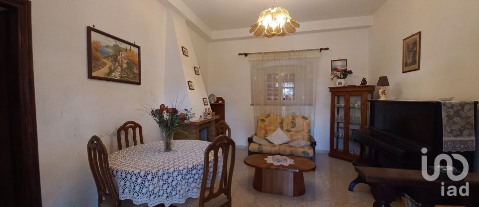 Town house 8 rooms of 192 m² in Trasacco (67059)