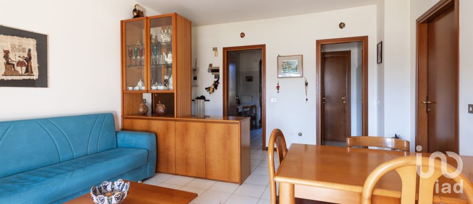 Three-room apartment of 88 m² in Peschiera Borromeo (20068)