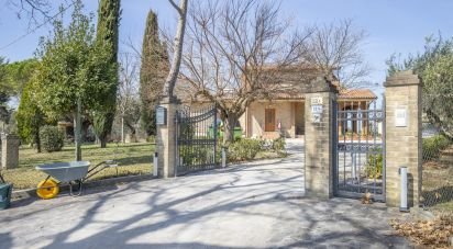 Villa Bifamiliare 8 locali di 186 m² in Filottrano (60024)