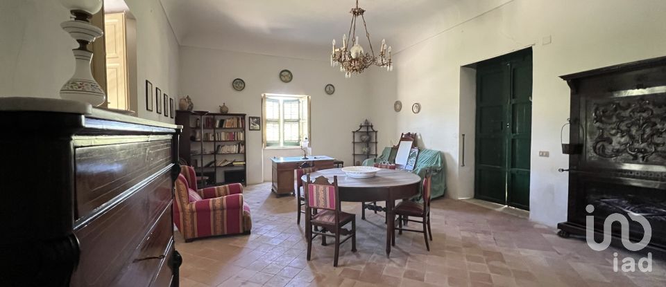 Casa 7 locali di 310 m² in Caltanissetta (93100)