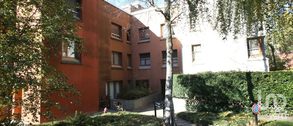 Hotel 4 rooms of 142 m² in Barzanò (23891)