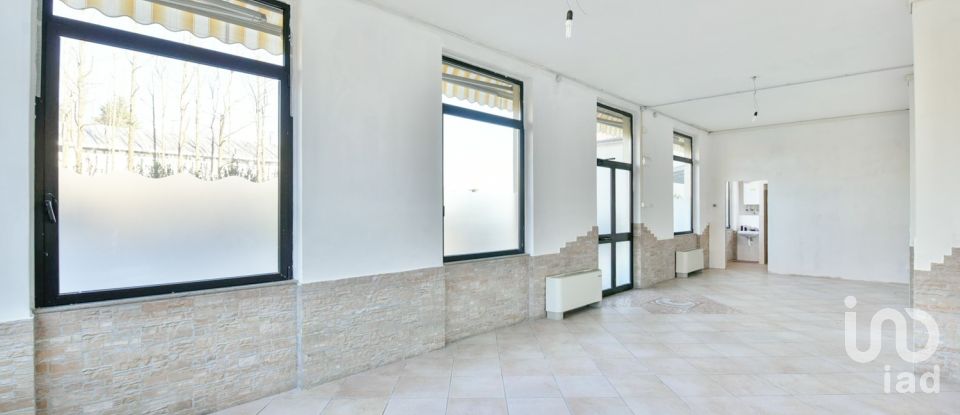 Negozio / locale commerciale di 66 m² in Lambrugo (22045)