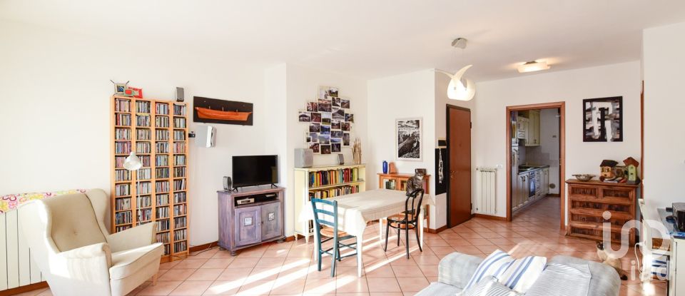 Appartamento 6 locali di 105 m² a Macherio (20846)