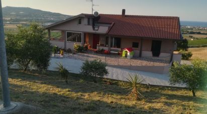 Casa indipendente 3 locali di 130 m² in Pineto (64025)