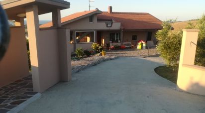 Casa indipendente 3 locali di 130 m² in Pineto (64025)