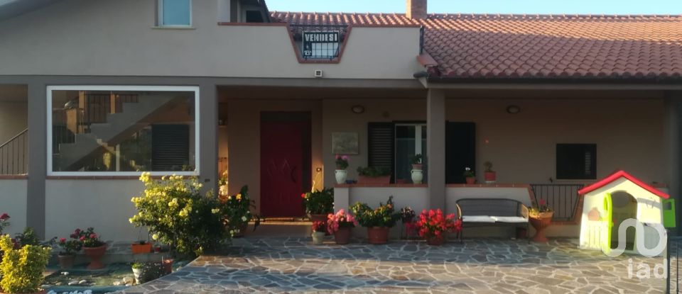 Casa indipendente 3 locali di 130 m² in Pineto (64025)