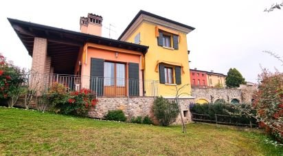 Villa Bifamiliare 7 locali di 159 m² in Monzambano (46040)