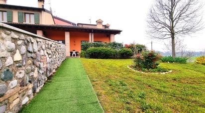 Villa Bifamiliare 7 locali di 159 m² in Monzambano (46040)