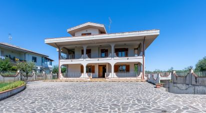 Farm 15 rooms of 726 m² in Corropoli (64013)