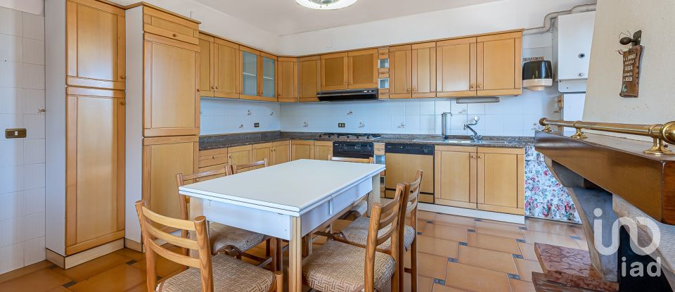 Farm 15 rooms of 726 m² in Corropoli (64013)