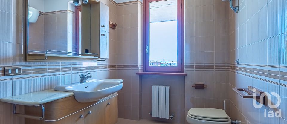 Farm 15 rooms of 726 m² in Corropoli (64013)