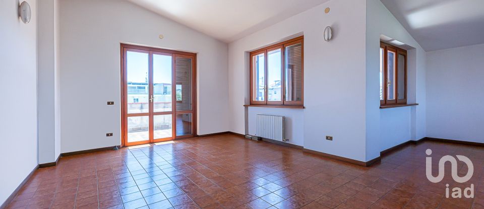 Farm 15 rooms of 726 m² in Corropoli (64013)
