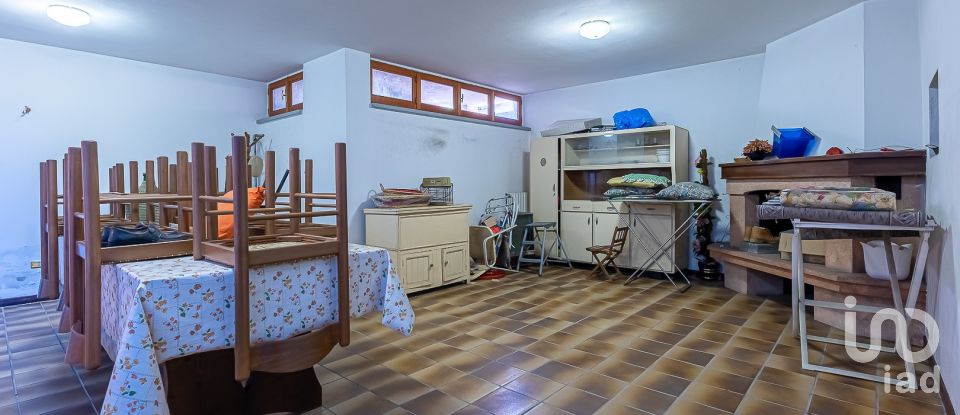 Farm 15 rooms of 726 m² in Corropoli (64013)