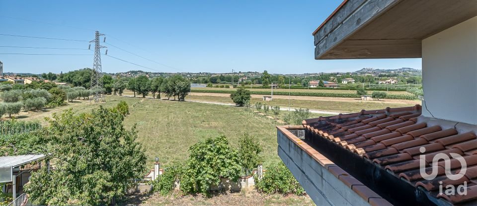 Farm 15 rooms of 726 m² in Corropoli (64013)