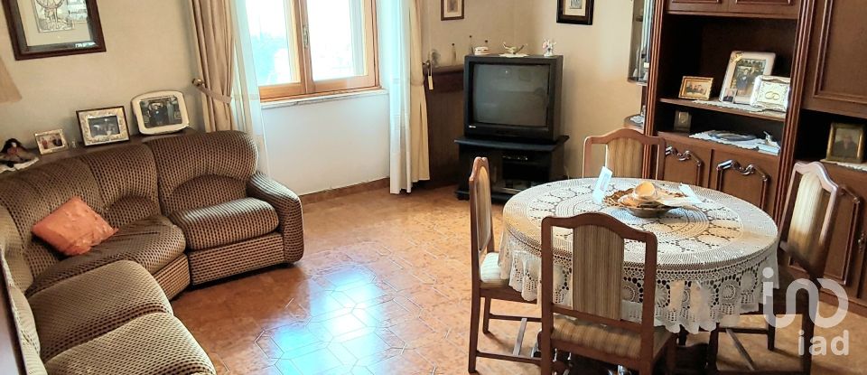 Appartamento 7 locali di 140 m² a Pomezia (00071)