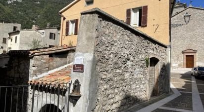 Casa indipendente / Villa 8 locali di 148 m² in Pioraco (62025)