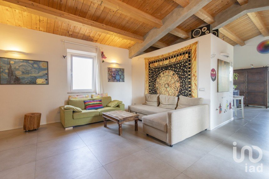 Villa Bifamiliare 5 locali di 179 m² a Loreto (60025)