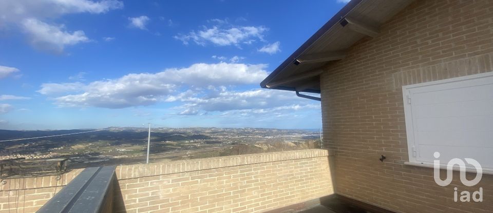 Villa a schiera 8 locali di 270 m² in Controguerra (64010)