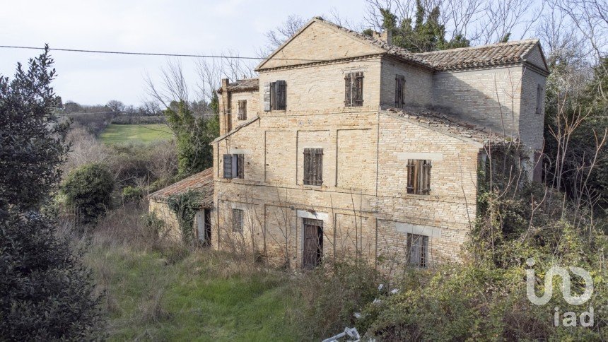 Villa storica 15 locali di 327 m² in Fano (61032)