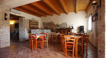 Rifugio 12 locali di 430 m² in Campli (64012)