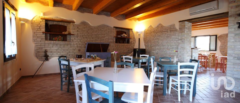Lodge 12 rooms of 430 m² in Campli (64012)