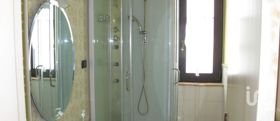 Lodge 12 rooms of 430 m² in Campli (64012)