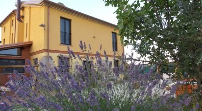 Rifugio 12 locali di 430 m² in Campli (64012)