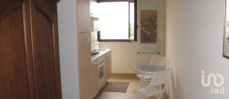 Lodge 12 rooms of 430 m² in Campli (64012)