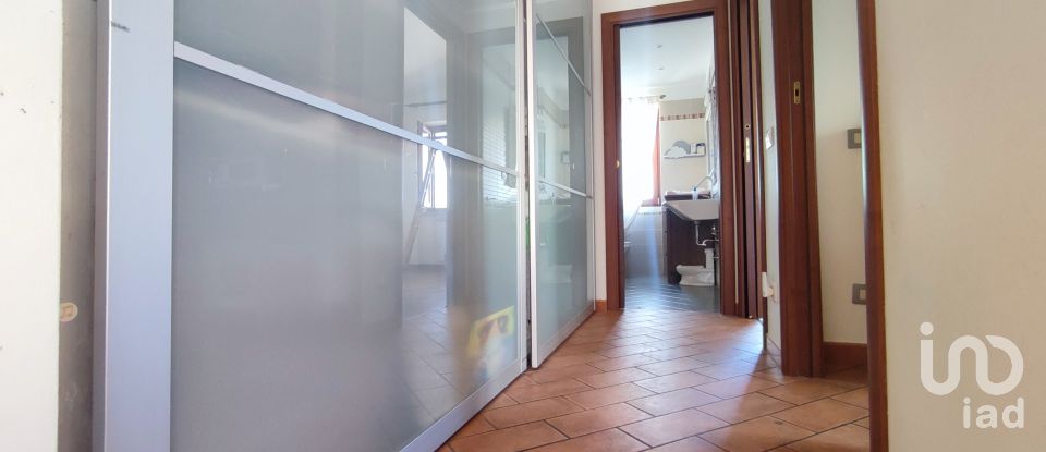 Two-room apartment of 74 m² in Roma (00134)