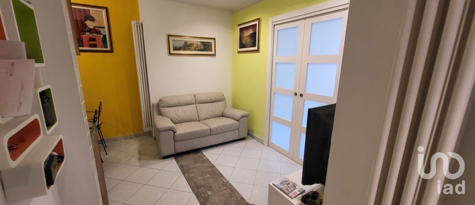 Three-room apartment of 76 m² in Torino (10141)